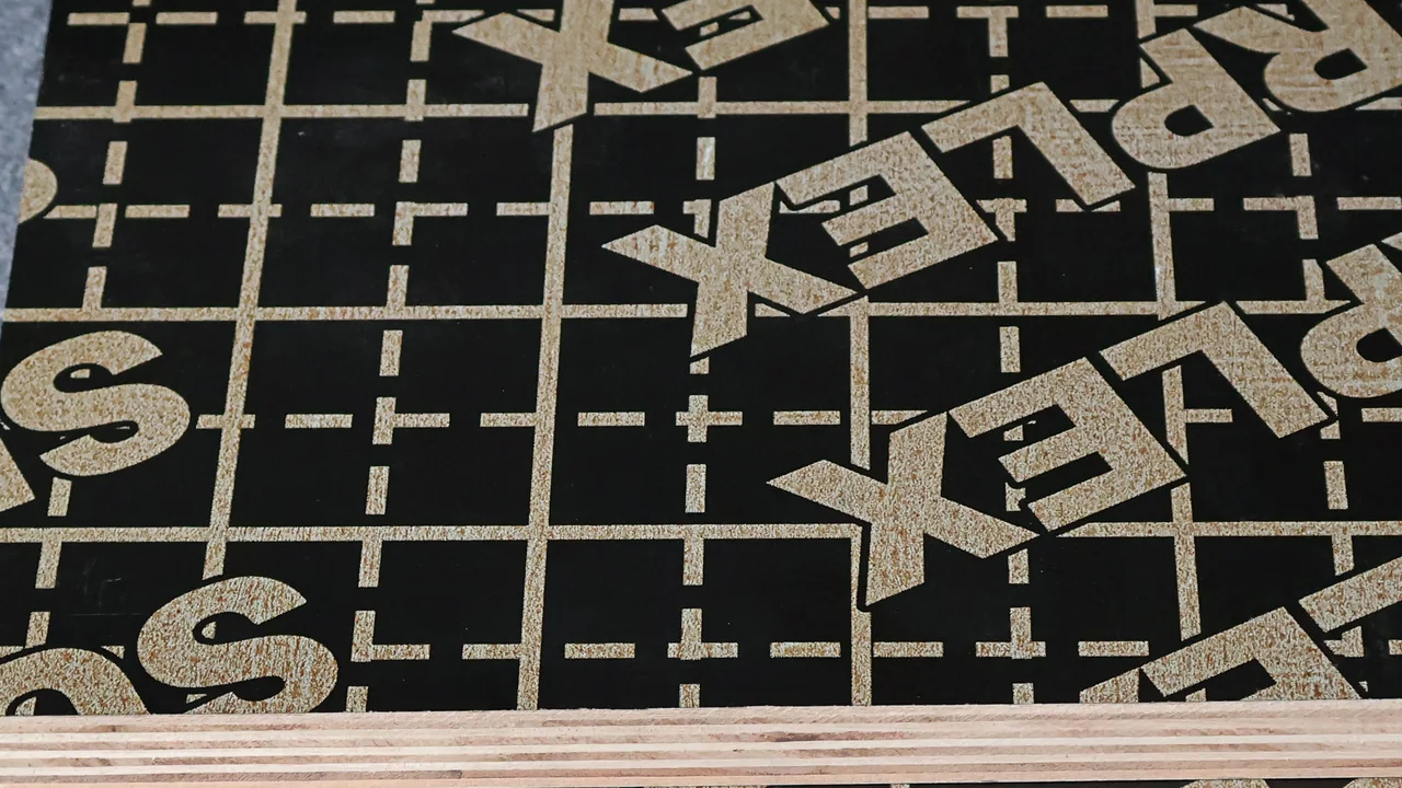 Glossy film faced plywood custom logo detail