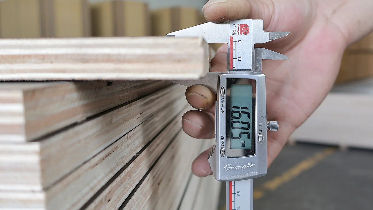 Glossy film faced plywood thickness close-up