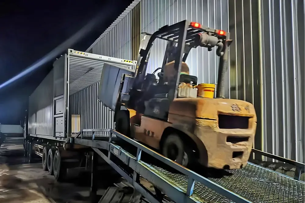 y8045-forklift-loading-film-faced-plywood.webp.webp
