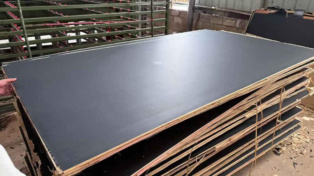 matte-film-faced-plywood-hot-pressing.webp